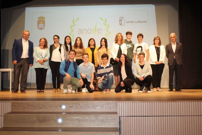 El IES Fernando de los Ríos y su directora, Mercedes García, premiados en el II Concurso de Vídeo Escolar de Anove