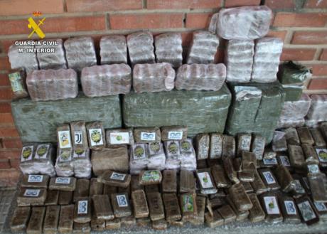 La Guardia Civil desarticula un grupo criminal en Santa Cruz de Mudela que distribuía grandes cantidades de hachís en la provincia