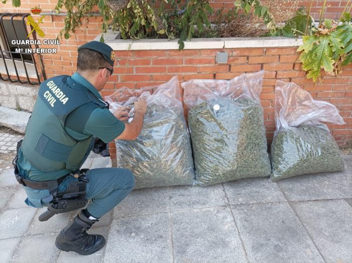 En una misma semana la Guardia Civil vuelve a detener a otro conductor que transportaba en su vehículo grandes cantidades de marihuana