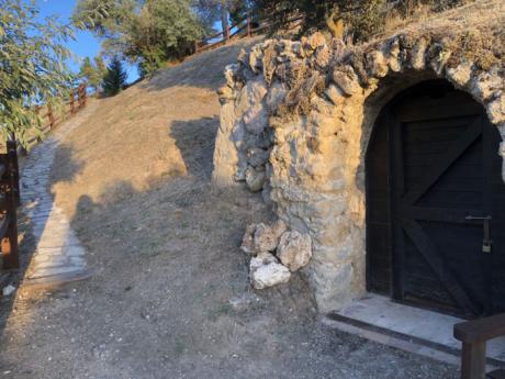 Cuevas de Velasco vuelve a abrir las puertas de sus antiguas cuevas del vino a vecinos y visitantes