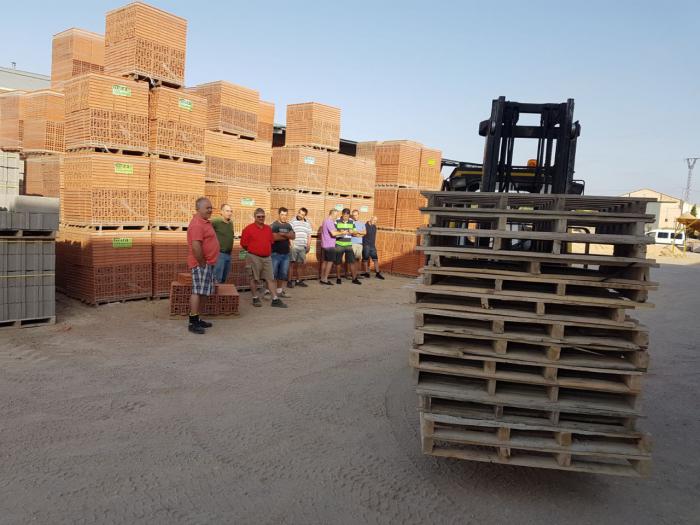 CEOE CEPYME Cuenca y ACEM han formado a 16 alumnos en el manejo de plataforma elevadora