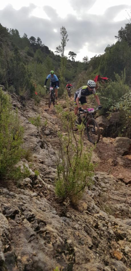 Los bikers José Pérez y Carla Fernández se imponen en la VI Serranía Predators de Santa Cruz de Moya