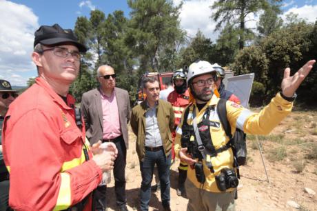 Francisco Tierraseca visita a la UME durante los ejercicios para la campaña contra incendios