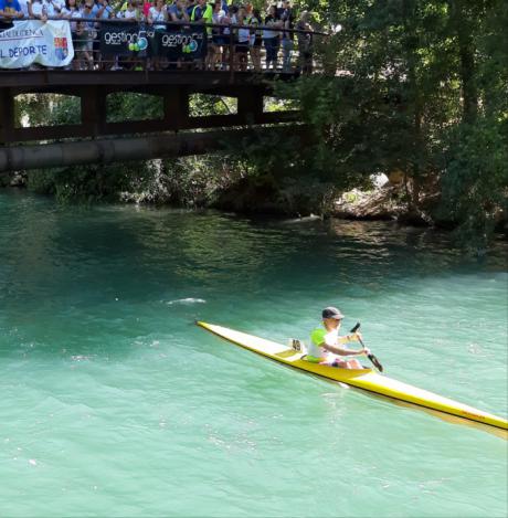 El Club de piragüismo “Las Grajas” en la emblemática competición de “Puente a puente”