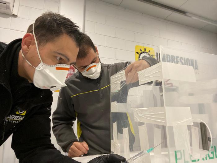 La UCLM diseña cajas para proteger a los sanitarios en el proceso de intubación de pacientes con coronavirus