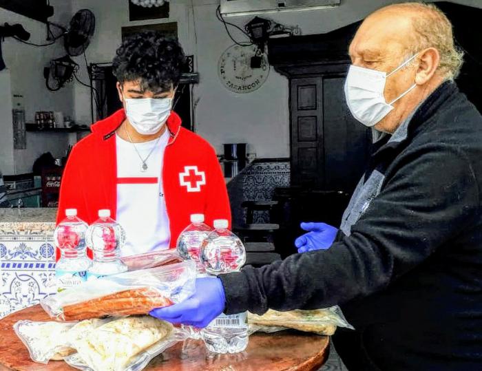 El Plan Cruz Roja RESPONDE refuerza el reparto de alimentos en Tarancón con la donación de Incarlopsa y Hermanos Bricio