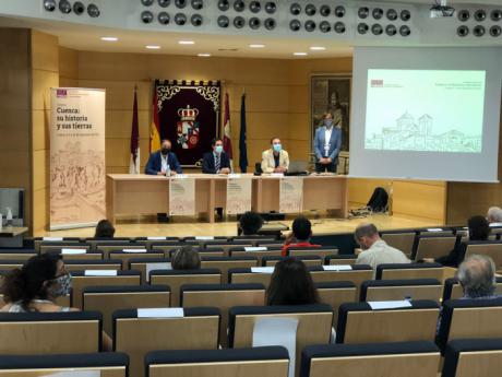 Especialistas y jóvenes investigadores debaten sobre la historia de Cuenca