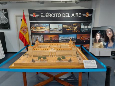 La exposición del Ejército del Aire guionizada por las Hermanas Lara en el Palacio de la Magdalena