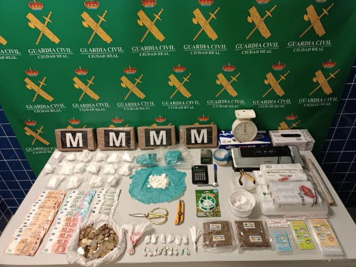 La Guardia Civil localiza un punto de distribución de droga con casi 6 kg de cocaína lista para su venta