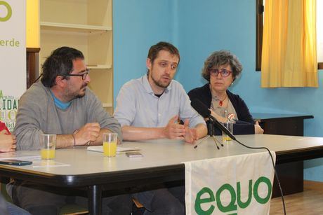 El eurodiputado de EQUO, Florent Marcellesi, visita la Cuenca para conocer de primera el problema de las Macrogranjas