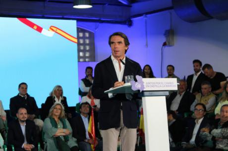 Aznar defiende que se hará "más nación española" con un plan hidrológico nacional