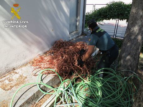 La Guardia Civil detiene a dos personas por robo de cable de cobre en un poligono industrial de la capital