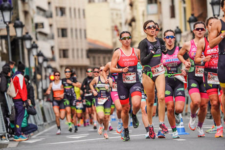 Los triatletas conquenses María Guerra y Hugo Bermejo brillan en Albacete