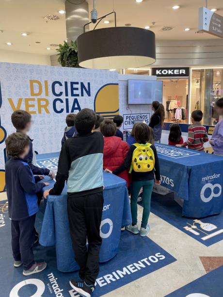 El Mirador celebra la séptima edición del taller de Diverciencia Pequeños Científicos