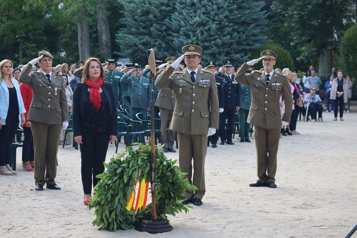 Emotivo homenaje a las Fuerzas Armadas en Cuenca