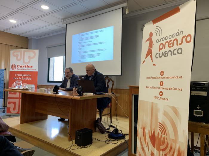 El seminario de medios de comunicación y cooperación acoge a más de 70 personas para aprender sobre información y bulos