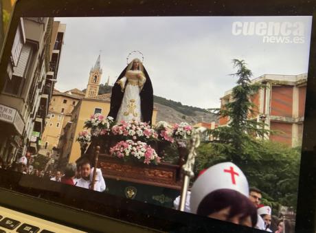 La Semana Santa se traslada a las redes sociales y a los balcones