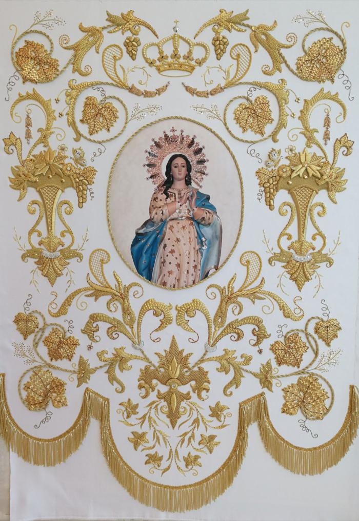 El taller “Artesanía del Bordado en Oro” ha vuelto a realizar el estandarte de la Virgen para el Vitor 2017 de Horcajo de Santiago