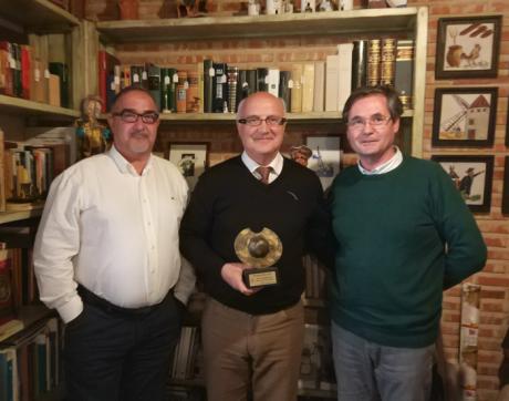 Miguel Romero Sáiz, Cronista oficial de Cuenca, visitó la Sociedad Cervantina de Alcázar de San Juan para tomar parte en los “Almuerzos de don Quijote”