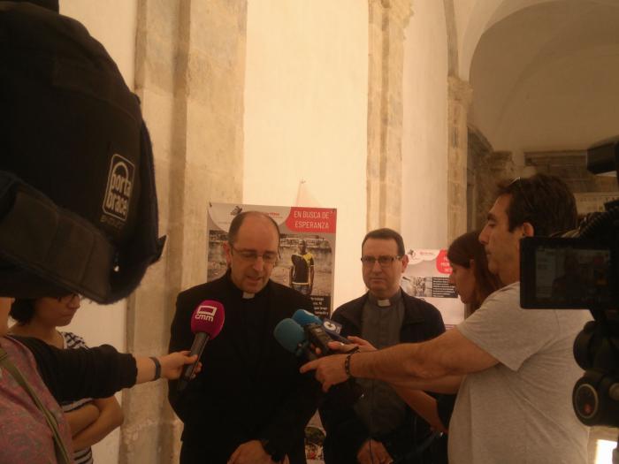 Cáritas comemora el Día Mundial del Refugiado con una exposición de testimonios en la Catedral de Cuenca
