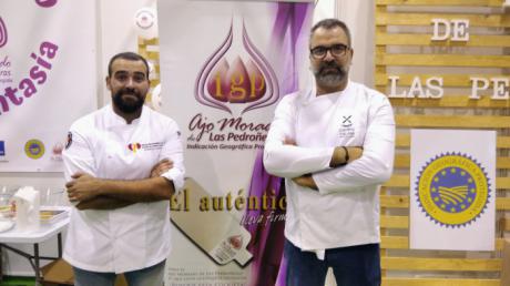 Atienza aconseja a los seis finalistas del XII Concurso Nacional de Cocina ‘Ajo Morado Las Pedroñeras’ que “disfruten del momento sin nervios”