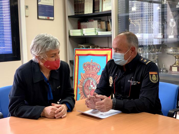 La subdelegada del Gobierno visita la Comisaría Provincial de Policía Nacional de Cuenca