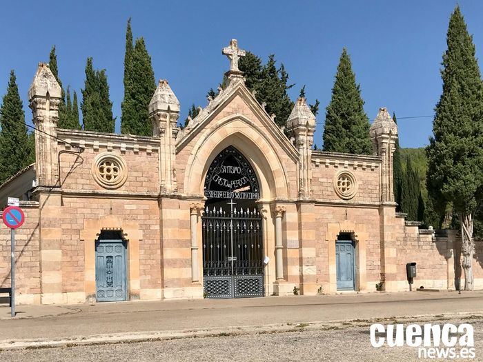 Entrada principal del Cementerio Municipal Cristo del Perdón de la capital conquense