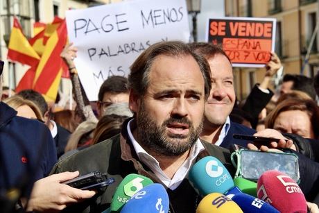 Núñez pregunta a Page si su lealtad está con el PSOE o con Castilla-La Mancha y España y le insta a frenar la investidura con sus diputados nacionales