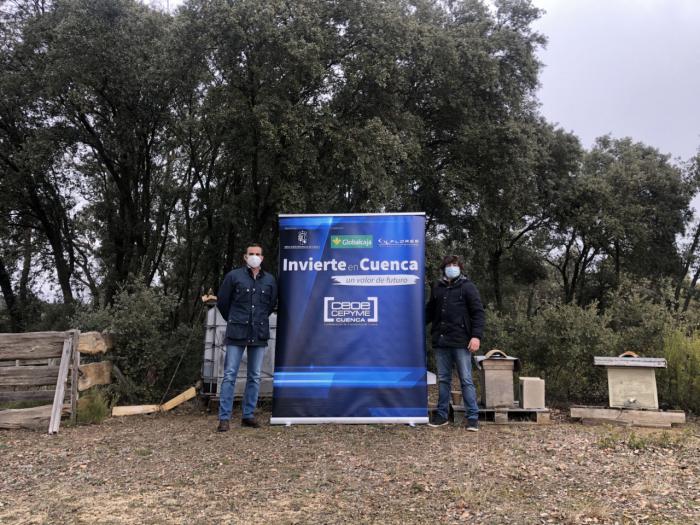 Invierte en Cuenca visita el proyecto de apicultores de Noheda instalado en Villar de Domingo García