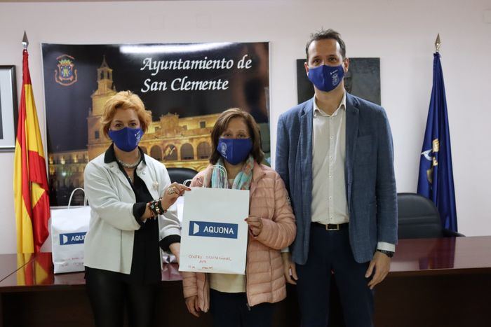 El Ayuntamiento de San Clemente y Aquona entregan cerca de mil mascarillas infantiles a los centros educativos del municipio