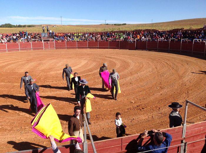 Tarde sin trofeos y percance de 'El Gallo' en el Festival Taurino de Villar de Olalla'