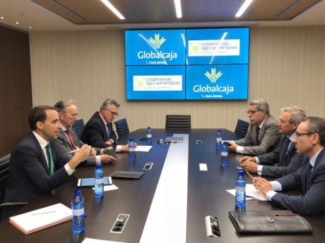 Globalcaja y Cooperativas agro-alimentarias de la región estudian acciones para proseguir con el fortalecimiento del sector