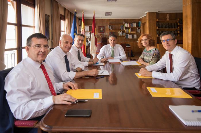 El delegado del Gobierno se reúne con los subdelegados de las cinco provincias