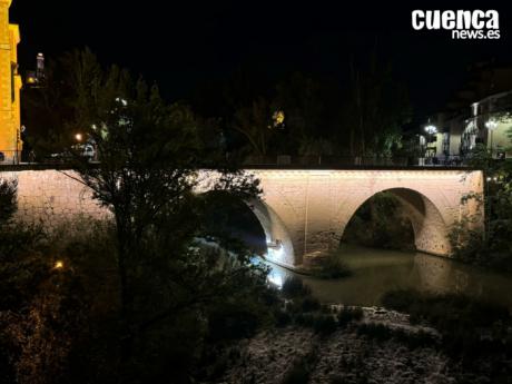 El Puente de San Antón estrena este martes nueva iluminación artística con tecnología LED