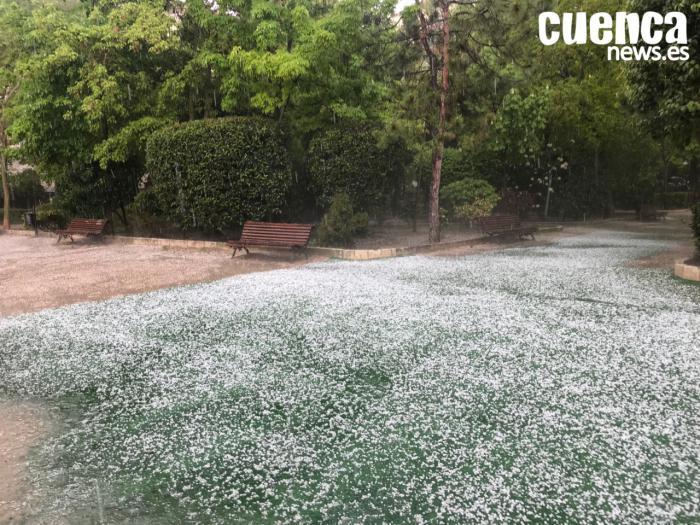 La tormenta de lluvia y granizo deja 34 litros por metro cuadrado en la capital