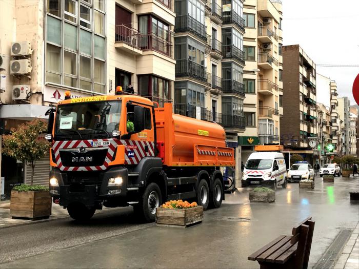 La Unidad de Carreteras del Estado desinfecta las calles de la capital