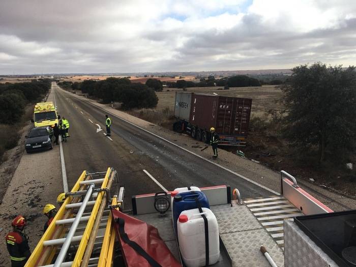 Fallece una mujer de 66 años en un accidente entre un turismo y un camión en la antigua N-III