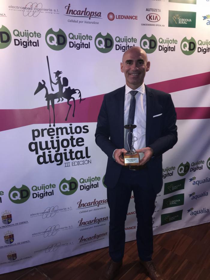 El almonaceño Jóse Luis Martinez Jimenez recibe el premio Quijote Digital en su categoria protagonista del año
