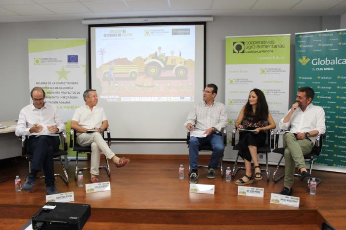 Globalcaja, en la jornada sobre la creación de secciones de cultivo de Cooperativas Agro-Alimentarias de la región