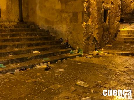 Vecinos del casco antiguo critican el 'botellón' tras procesión del Domingo de Ramo
