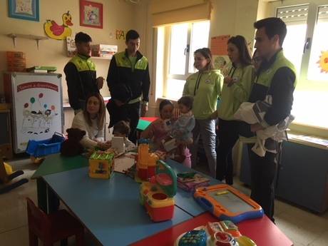 El Club Piragüismo Cuenca con Carácter visita a los niños ingresados en el Hospital