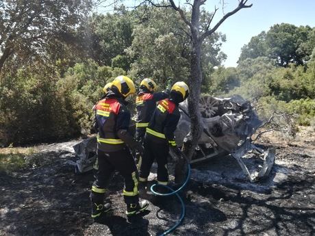 Muere calcinada una persona al incendiarse su vehículo en la N-420 en Villaescusa de Haro