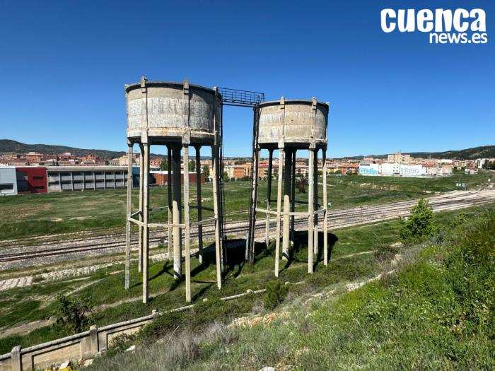 Depósitos de agua que suministraban agua a las locomotoras