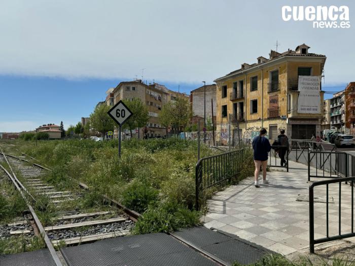 Solicitan a Adif desbrozar los terrenos ferroviarios en Cuenca tras el crecimiento desmesurado de la vegetación