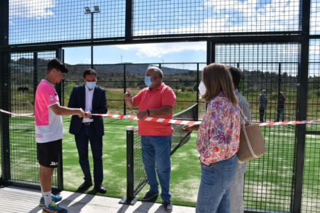 La Diputación ha invertido 18.000 euros en la construcción de una nueva pista de pádel en Alcalá de la Vega