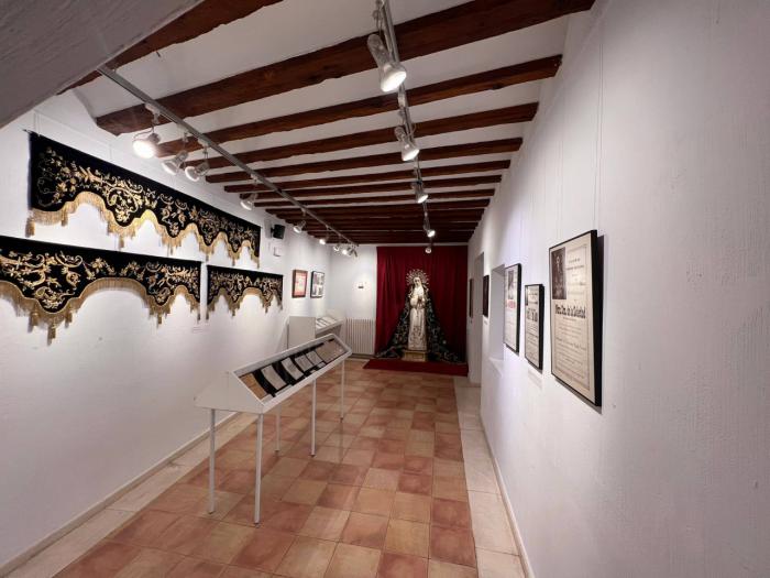 El Museo de Semana Santa acoge la exposición por el 75º Aniversario de la hechura de la talla de la Soledad de San Agustín