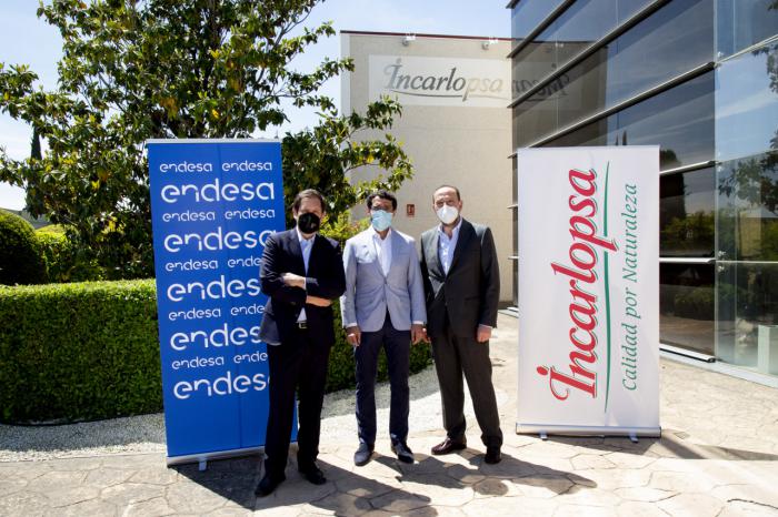 Incarlopsa refuerza su compromiso medioambiental e instala paneles solares en 46.000 m2 de cubiertas de sus secaderos, de la mano de Endesa