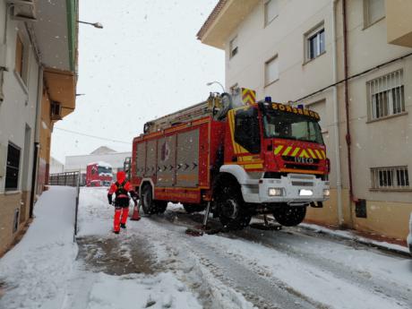 Los bomberos provinciales han realizado 112 intervenciones de prevención para evitar la caída de nieve y hielo