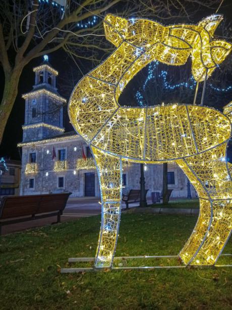Sisante da la bienvenida a la Navidad con un alumbrado artístico compuesto por 80.000 luces LED