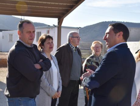 Los alcaldes de Priego y Cañete muestran su satisfacción por la inminente puesta en marcha de los nuevos parques de Bomberos